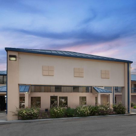 Super 8 By Wyndham Hattiesburg South Εξωτερικό φωτογραφία