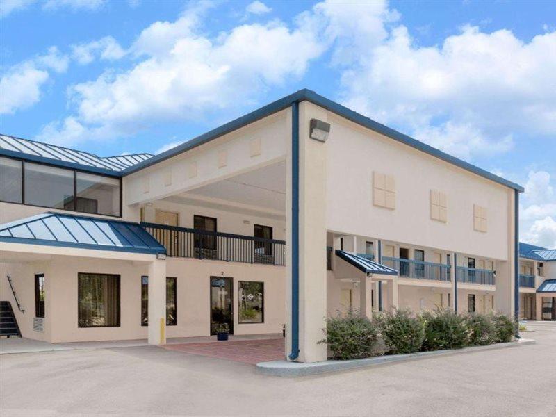 Super 8 By Wyndham Hattiesburg South Εξωτερικό φωτογραφία