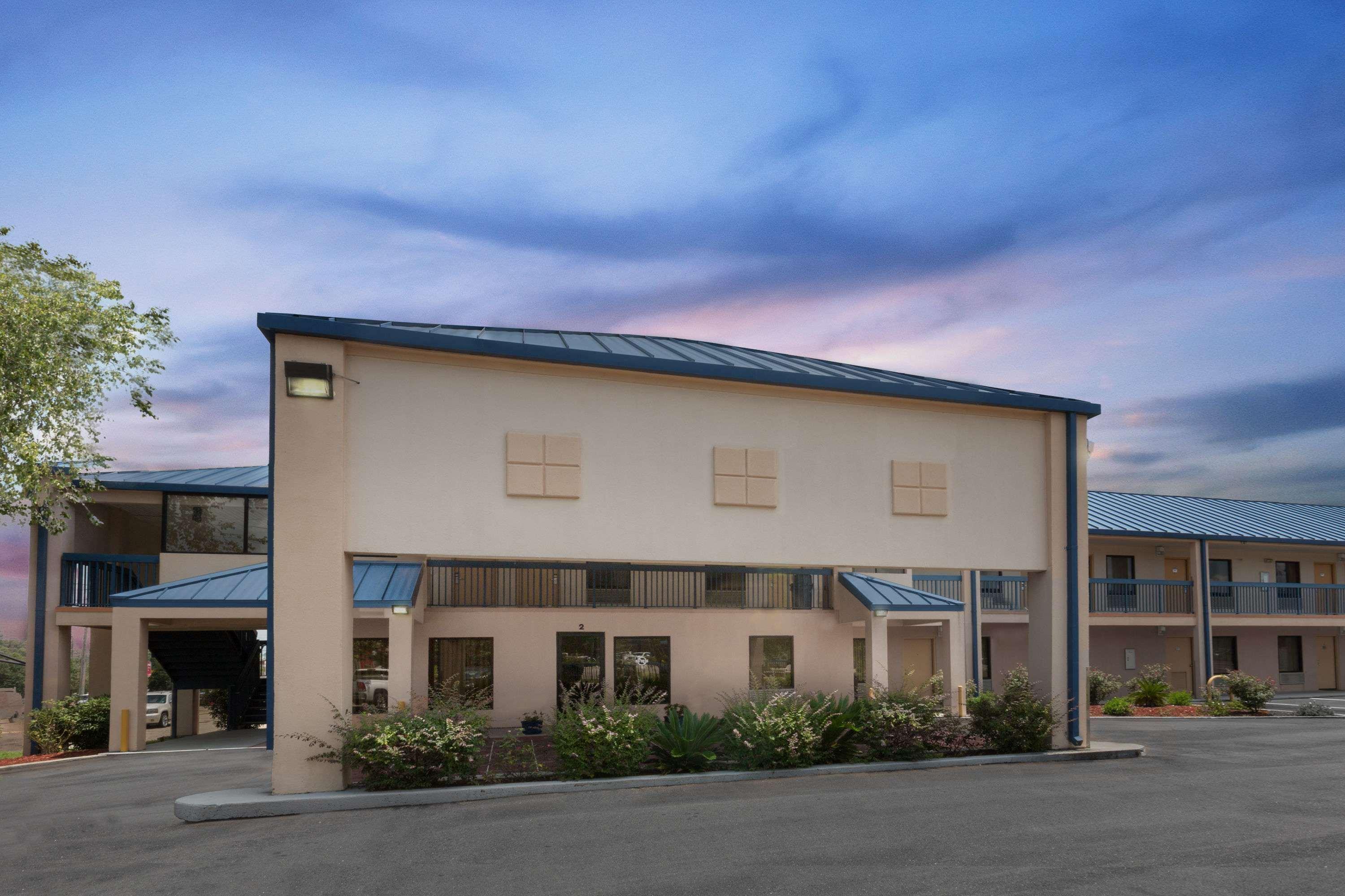Super 8 By Wyndham Hattiesburg South Εξωτερικό φωτογραφία